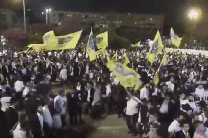 משיח בכיכר ע"ח | חצי שעה ריקודים מנדי ג'רופי